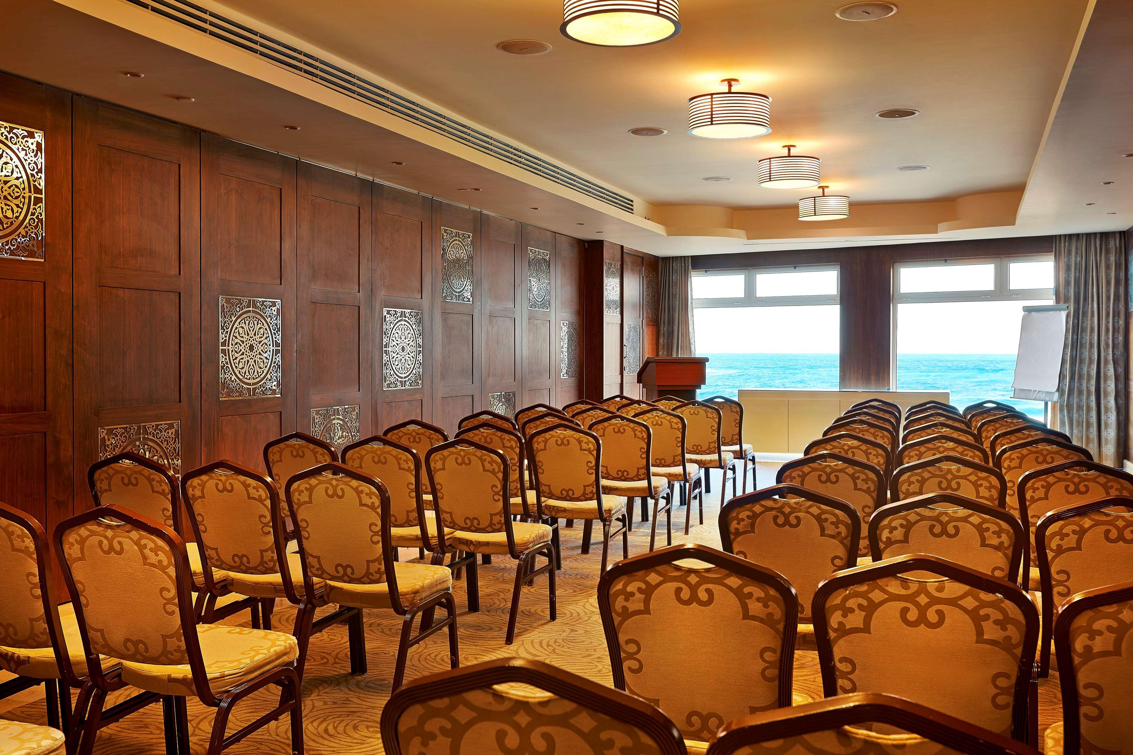 Hilton Alexandria Corniche Hotel Ngoại thất bức ảnh The 2011 conference of the International Association of Students in Economics
