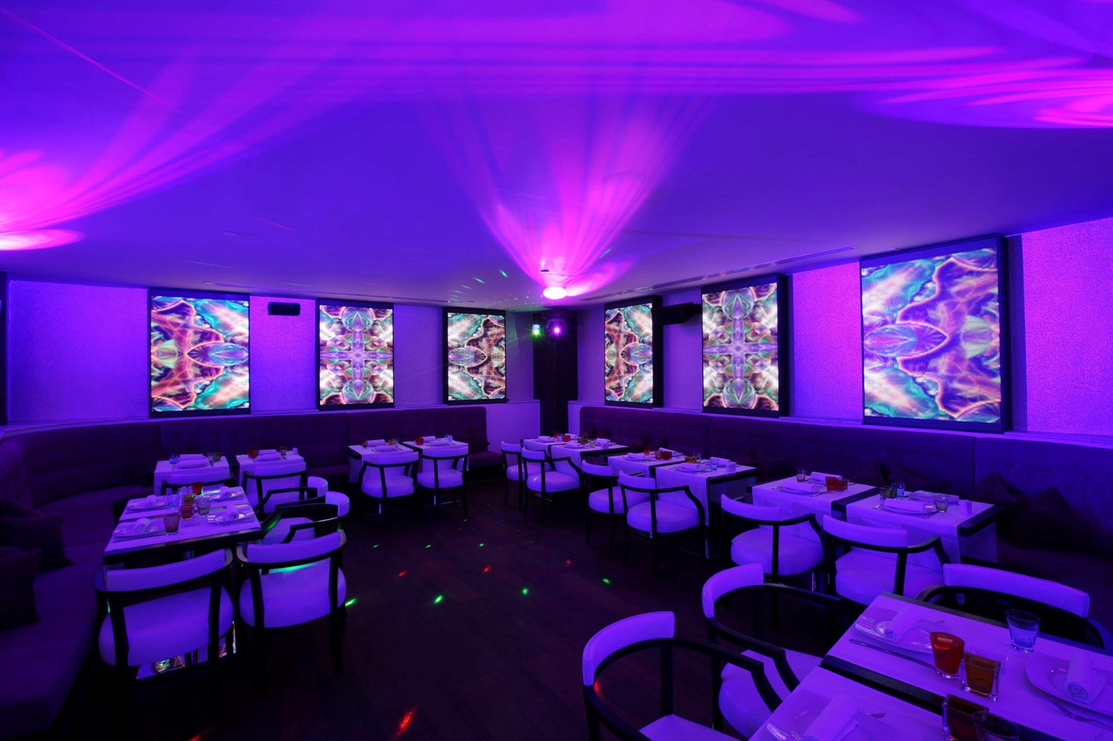 Hilton Alexandria Corniche Hotel Ngoại thất bức ảnh The interior of the nightclub