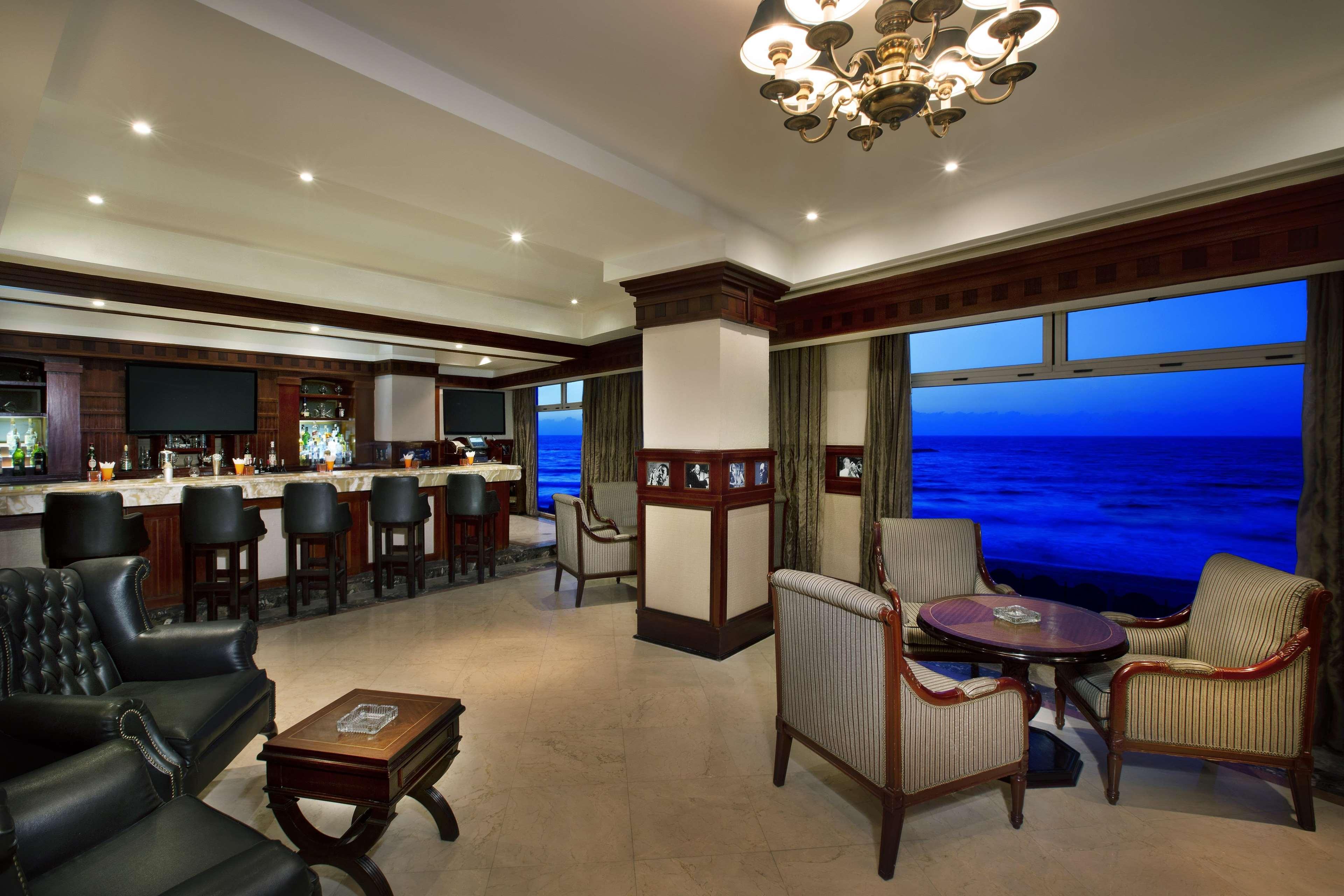 Hilton Alexandria Corniche Hotel Ngoại thất bức ảnh The Club Lounge at the airport