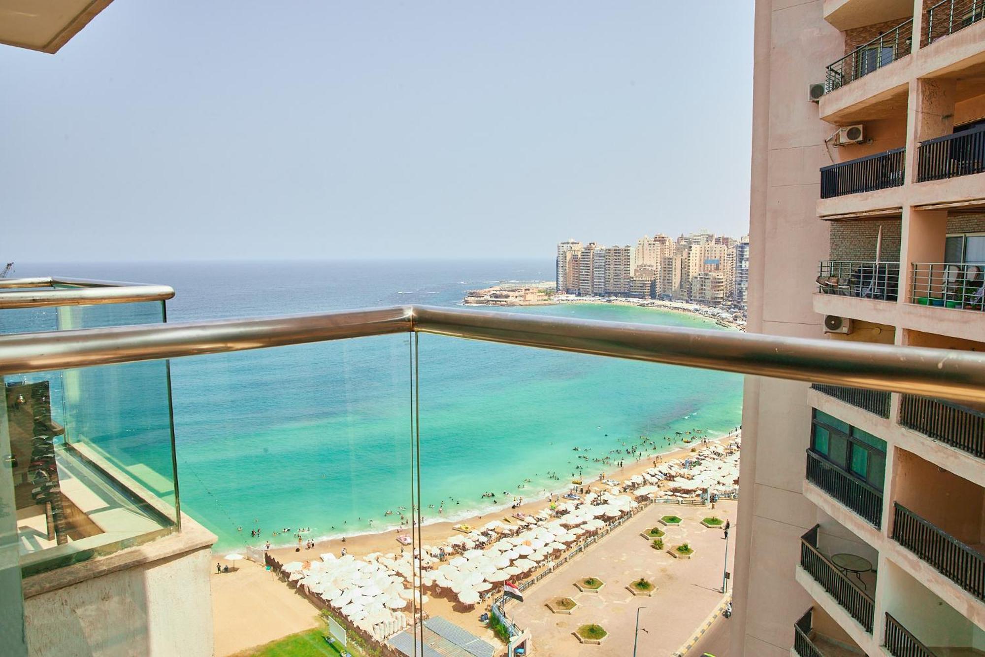 Hilton Alexandria Corniche Hotel Ngoại thất bức ảnh View of the Mediterranean from the balcony of a residential building in Alexandria, Egypt