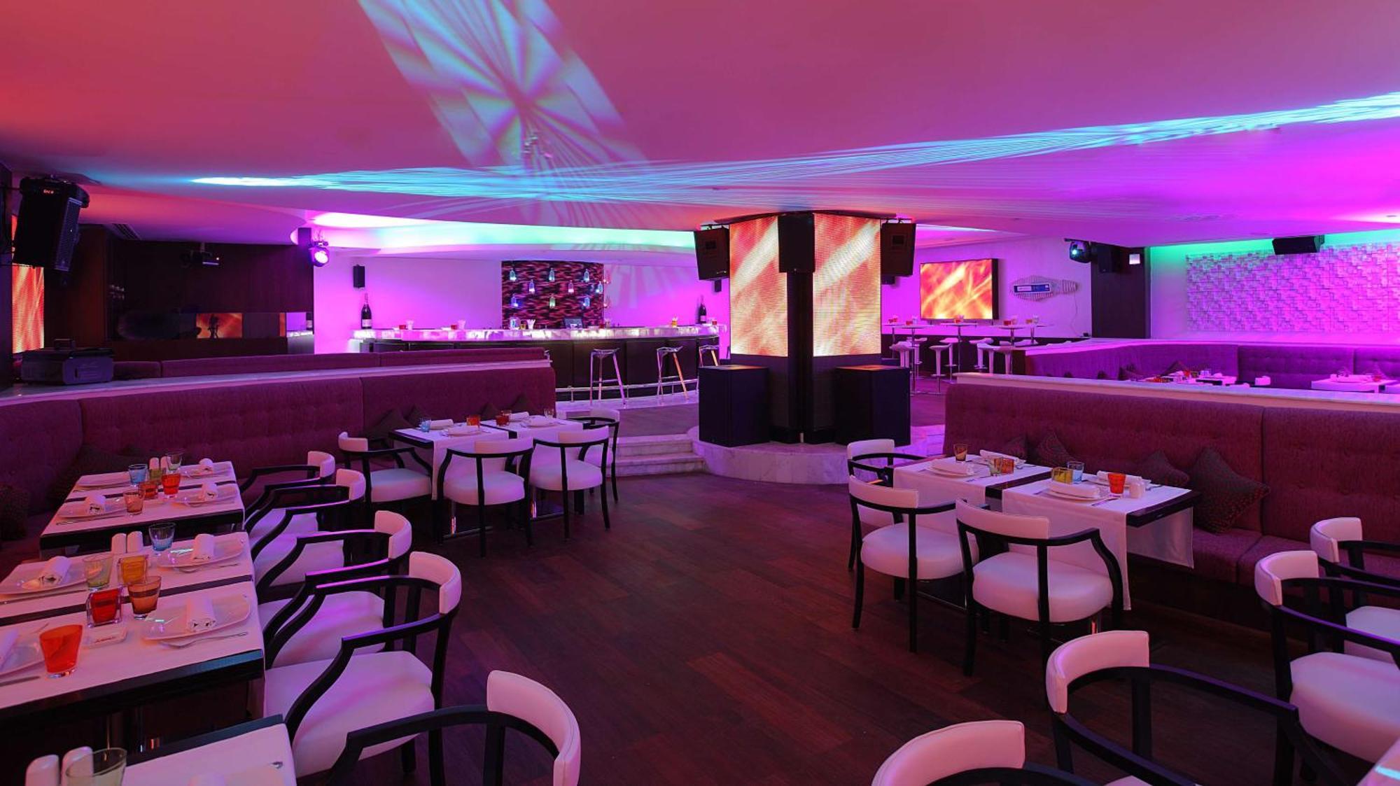 Hilton Alexandria Corniche Hotel Ngoại thất bức ảnh The interior of the nightclub