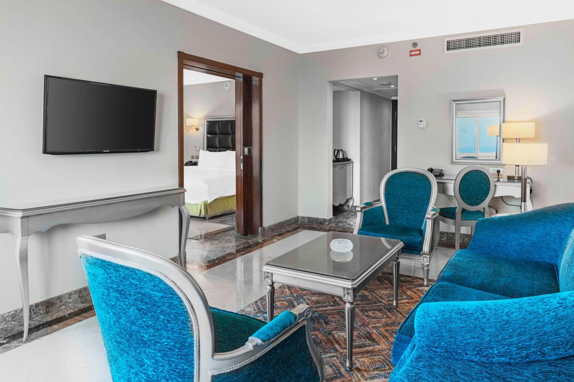 Hilton Alexandria Corniche Hotel Ngoại thất bức ảnh Suite