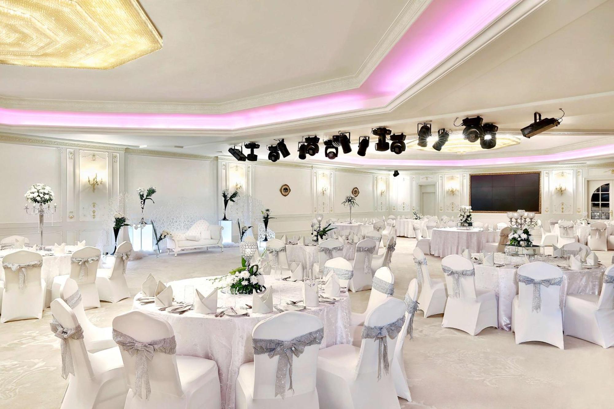 Hilton Alexandria Corniche Hotel Ngoại thất bức ảnh A wedding reception