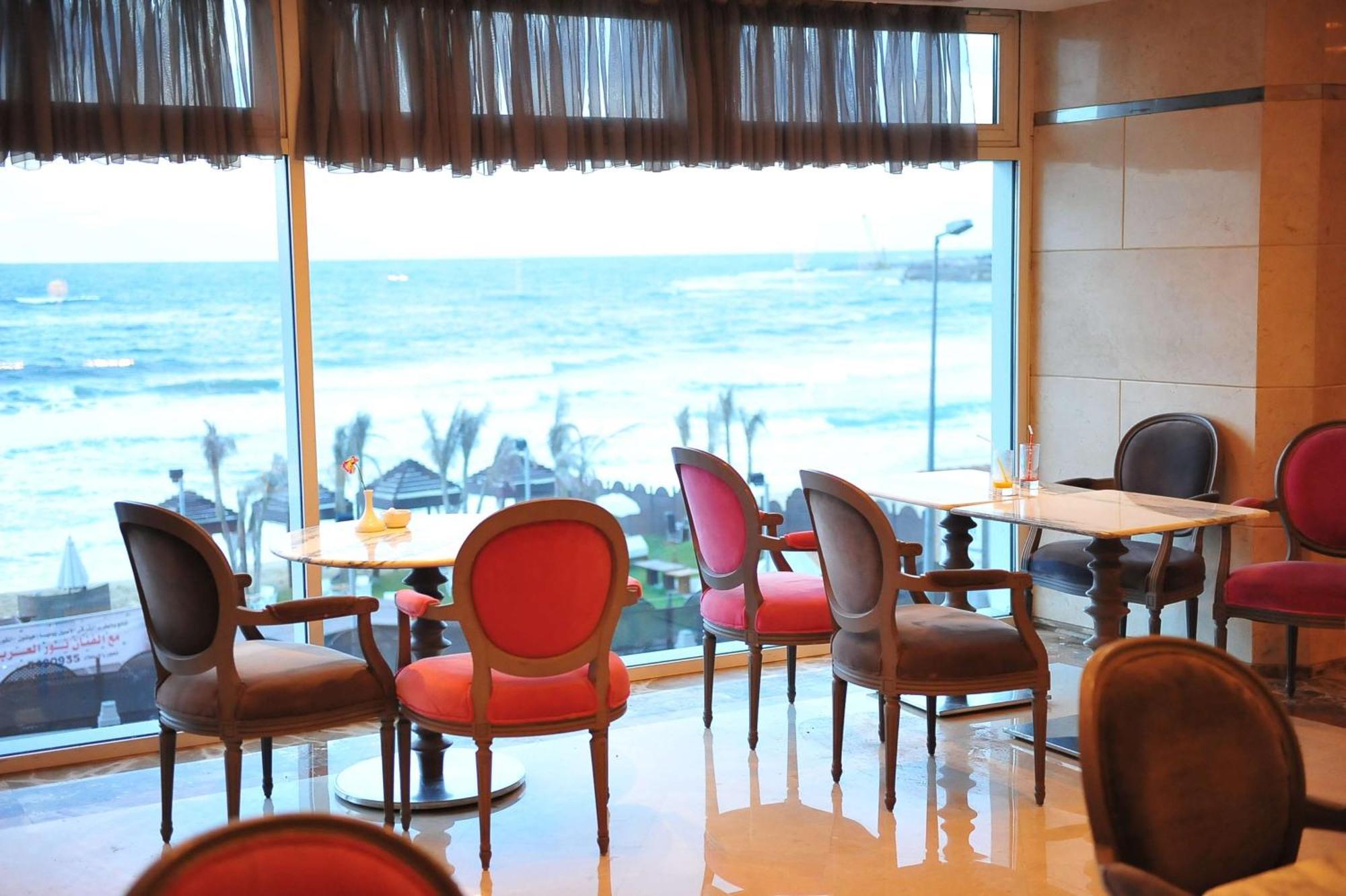 Hilton Alexandria Corniche Hotel Ngoại thất bức ảnh The lounge at the airport