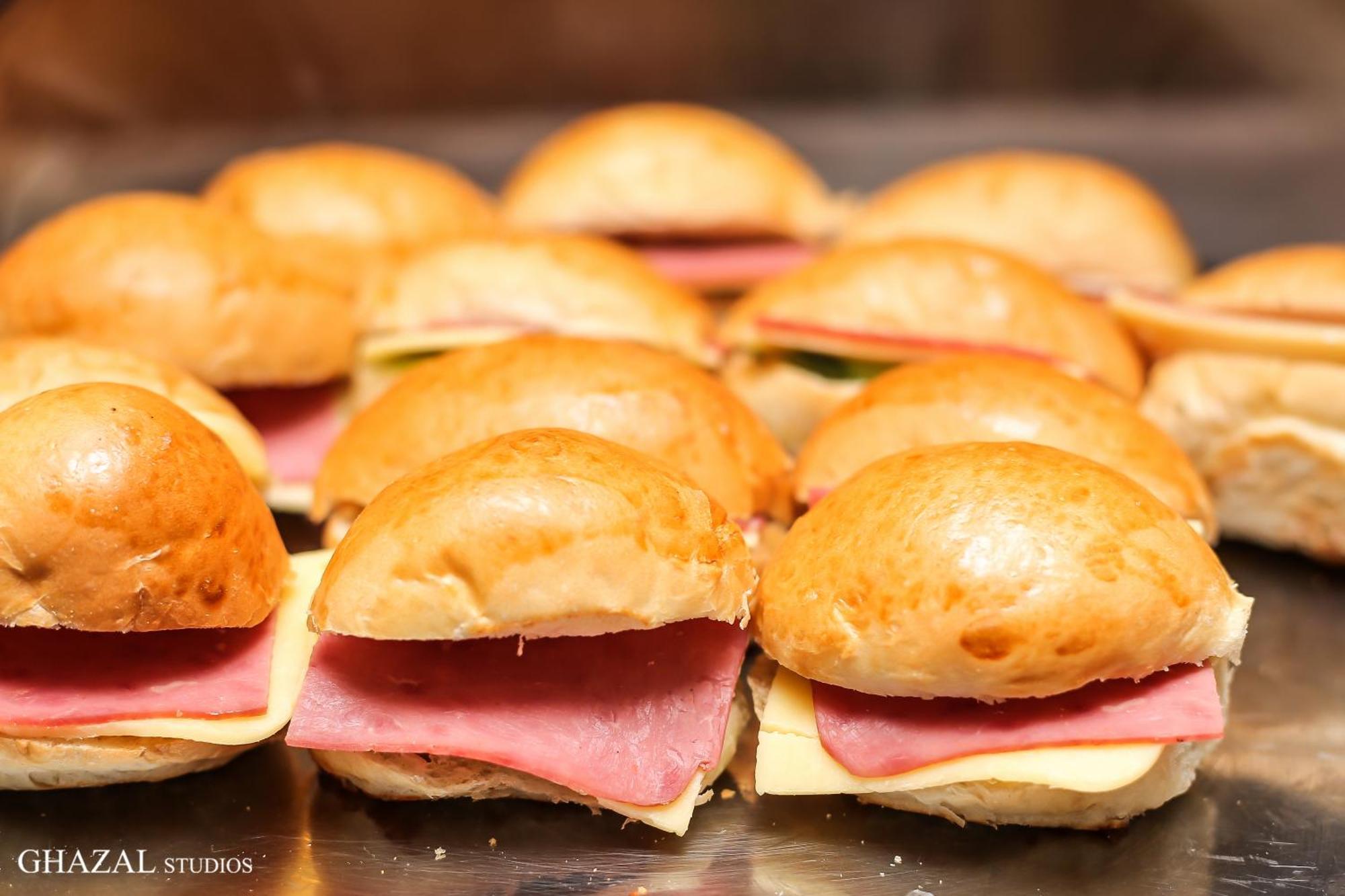 Hilton Alexandria Corniche Hotel Ngoại thất bức ảnh A ham and cheese slider