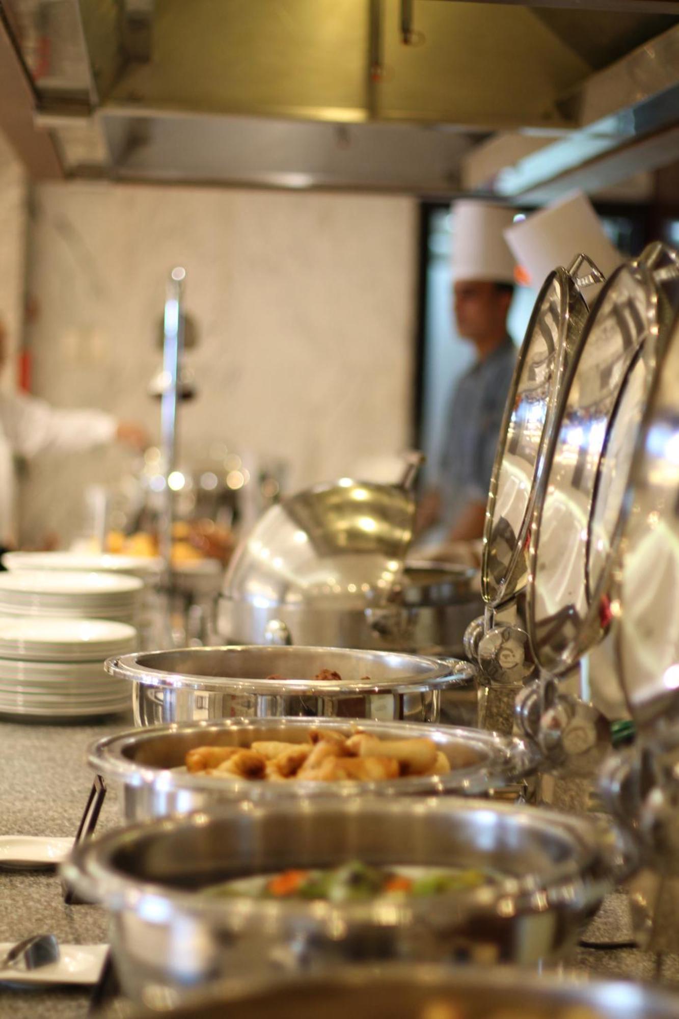 Hilton Alexandria Corniche Hotel Ngoại thất bức ảnh A chafing dish