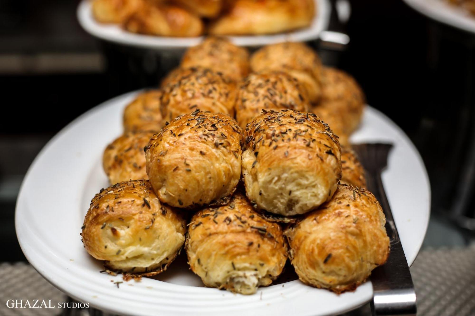 Hilton Alexandria Corniche Hotel Ngoại thất bức ảnh A plate of cheese-filled ghapama